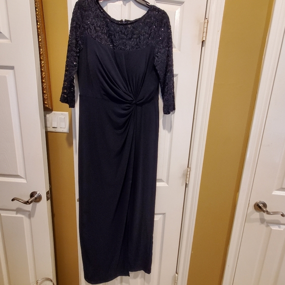 Dress - Picture 1 of 3